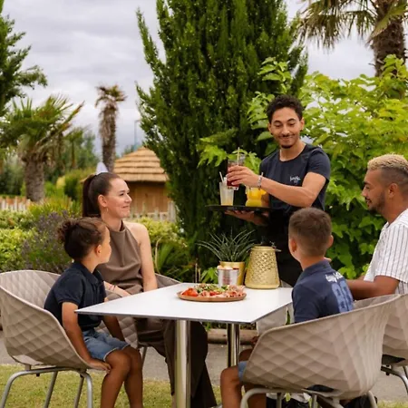 مكان تخييم Mobil Prestige - Terrasse A - Api-1-52-1114